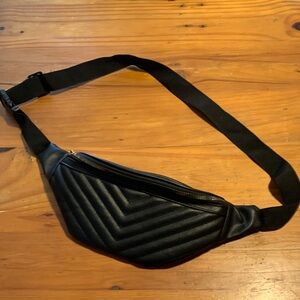 Black Quilted Women’s Crossbody Bag/fanny pack